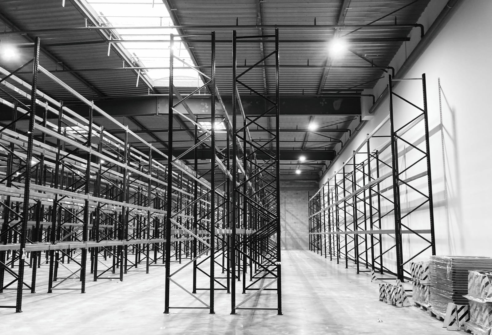 Chantier d’un site logistique dans le cadre de la mission OPC pour Sogaris, par EVIDENCE intérieurs, agence d’aménagement intérieur d’espaces tertiaires.