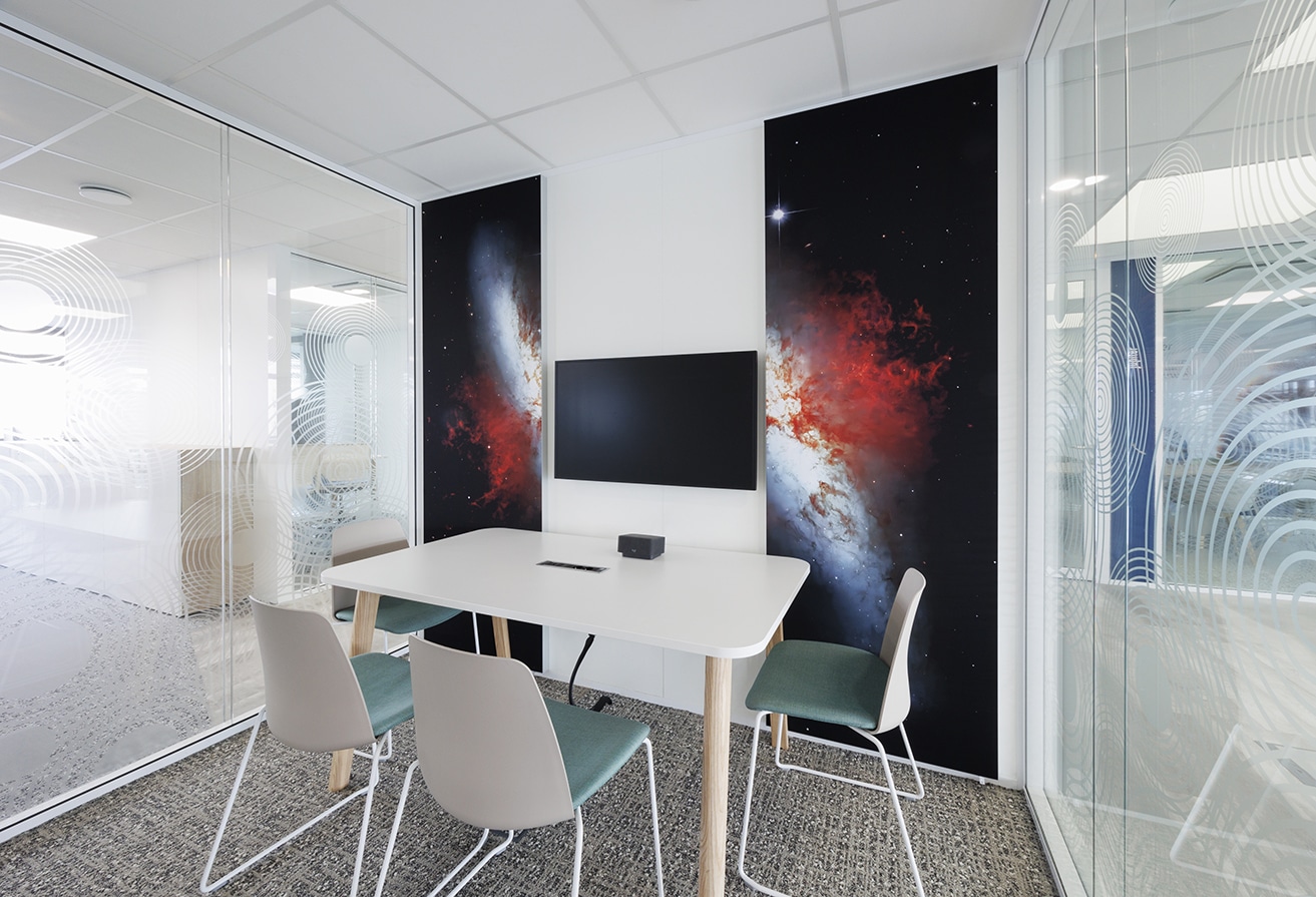 Bulle de réunion conçue par EVIDENCE intérieurs, agence d’aménagement intérieur d’espaces tertiaires, pour SUEZ Group à Le Pecq.